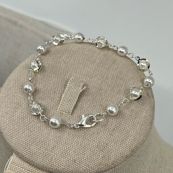 Vintage Silver Tone Pearl Bead Bracelet – 8" Length, Elegant Shine - Picture 6 of 13
